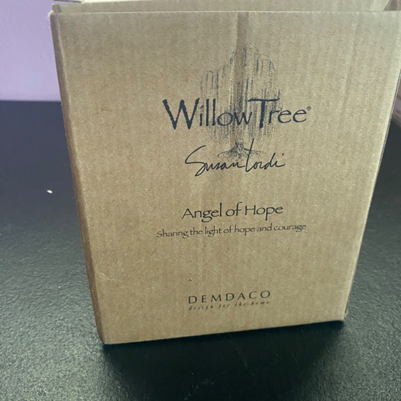 Willow Tree Angel of Hope w/ Lantern - Picture 8 of 8